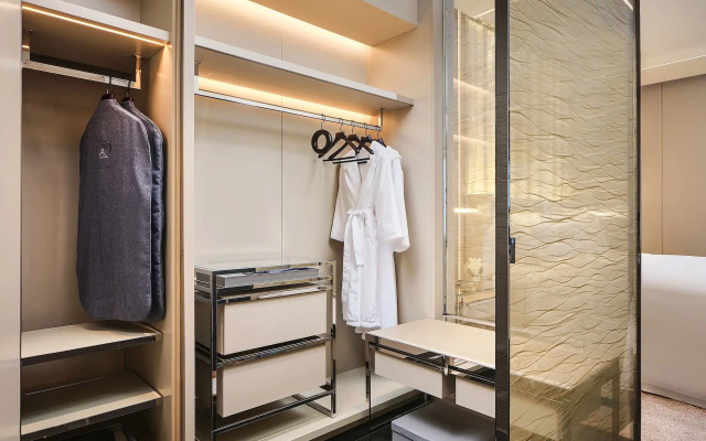 J Hotel, Shanghai Tower