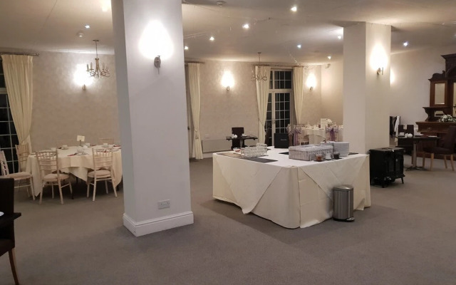 Fox & Hounds Country Hotel
