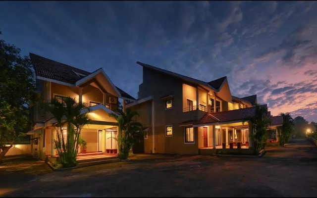 TreeHouse Blue Hotel & Villas
