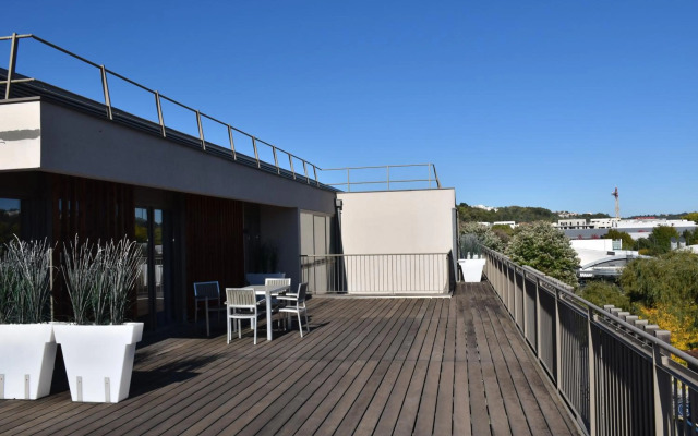 Adonis Lyon Dock Ouest