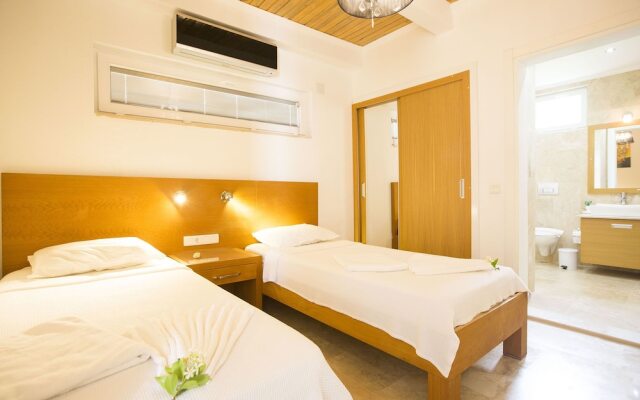 Villa Mucize by Akdenizvillam