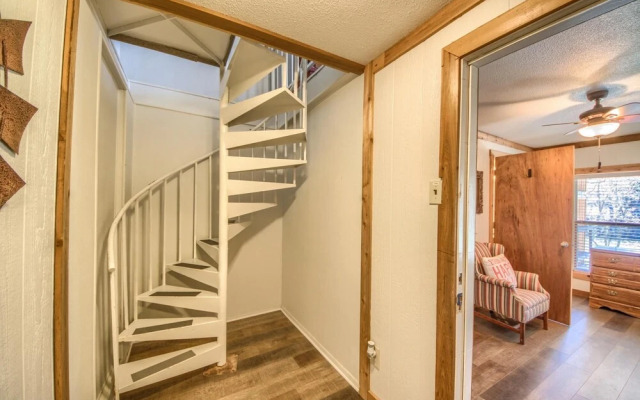 Hondo s River Haus RR 1300