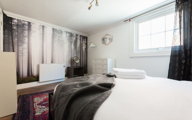 The Historic Gem - Sleek & Central 3BDR Maisonette