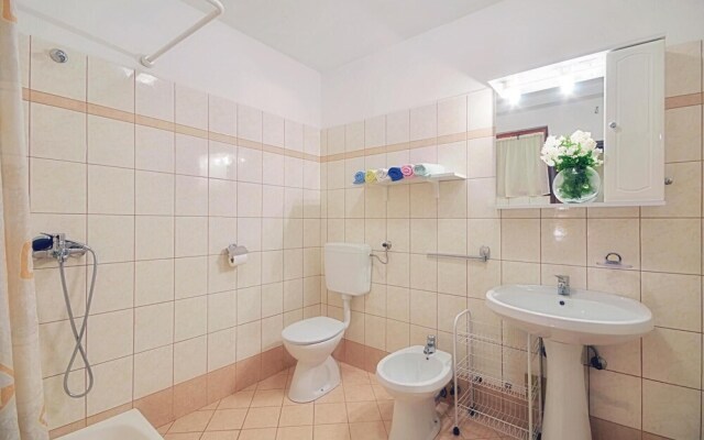 Awesome Home in Fazana With Wifi and 4 Bedrooms