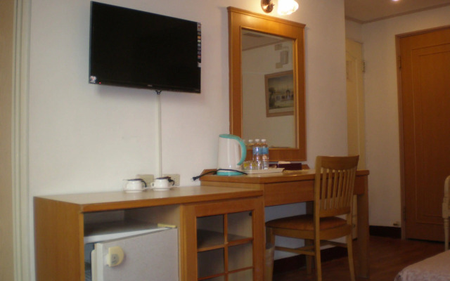 Riverside Hotel