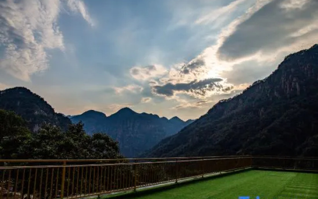 Xiangbo Bowen Travel has a mining homestay at home