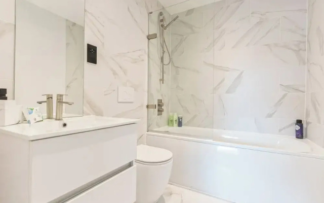 Meadow Haven 2 Bed 2 Bath, On-street Park, Netflix