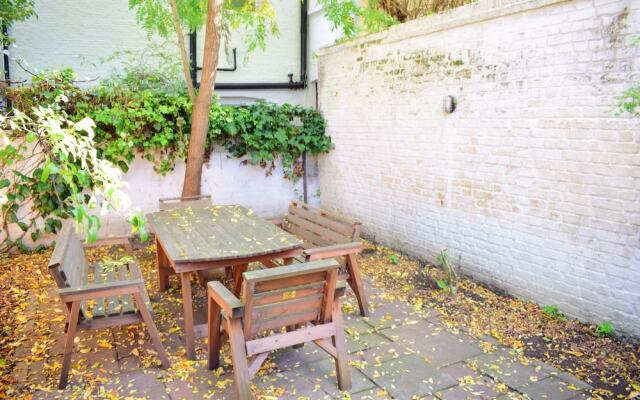 1 Bedroom Home With Private Garden in Barons Court