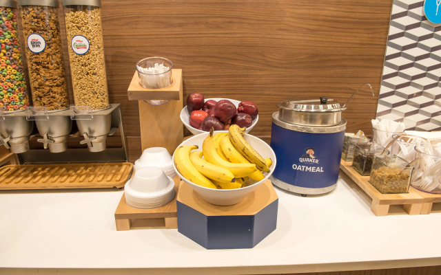 Holiday Inn Express Hotel & Suites East Lansing by IHG