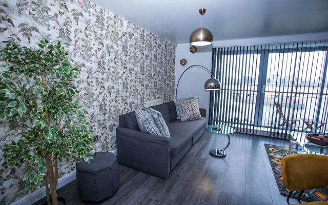 Remarkable 2-bed Apartment With Sea View