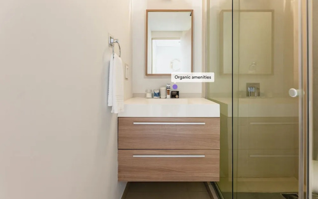 Artsy, Hi-Tech Condo in the Heart of Roma