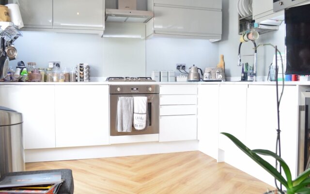 Stylish 2 Bedroom Property in Fulham