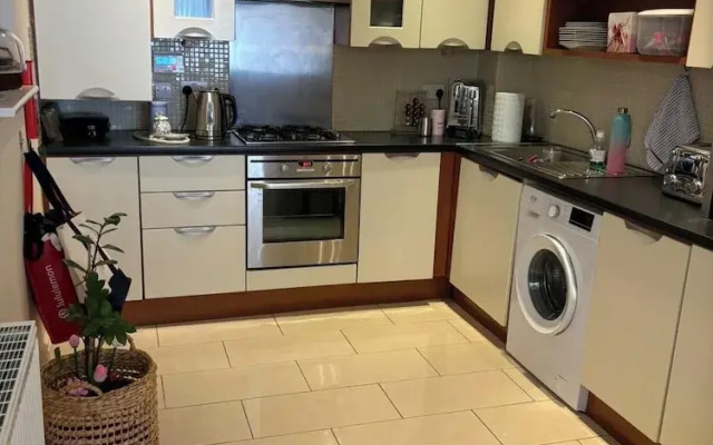 Modern Apt 3 Bedrooms Near Dundrum