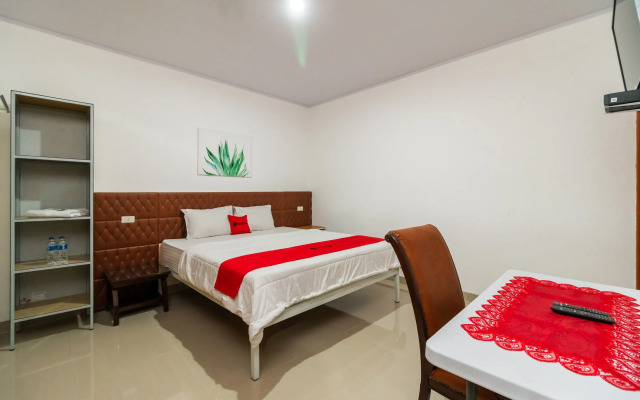 RedDoorz @ Aldos Villa Silangit