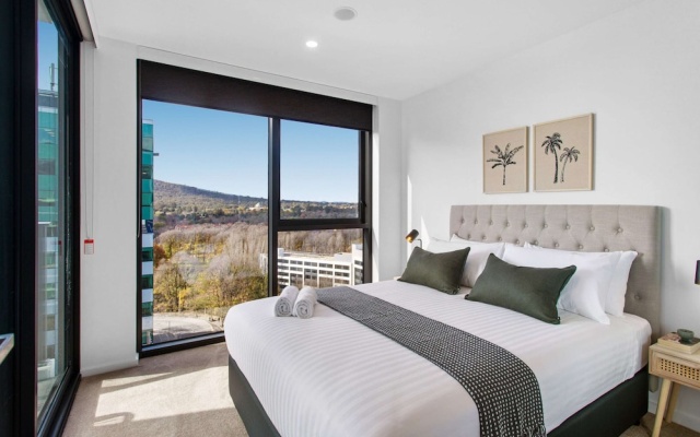 Central 2-bed With Gym, BBQ & Stunning Views – Guest Rooms – Canberra