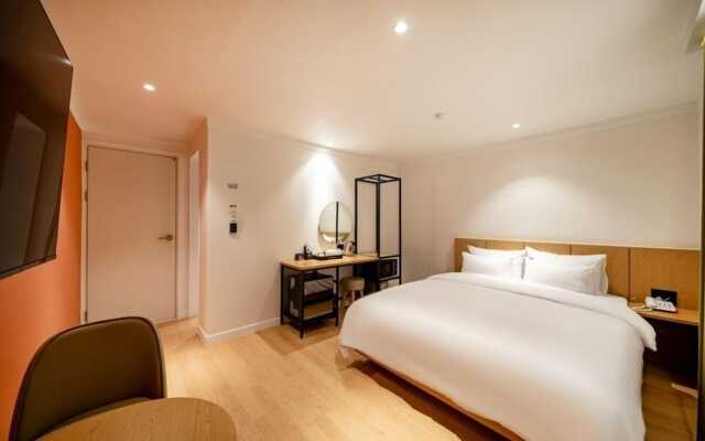 Hound Hotel Gumi indong