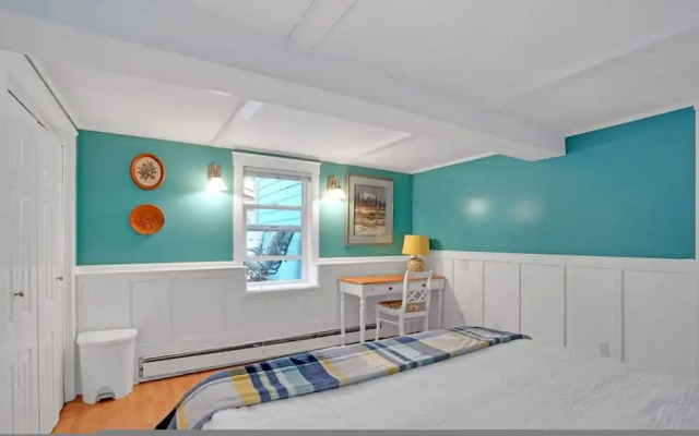 The Artsy Saloon in Vancouver