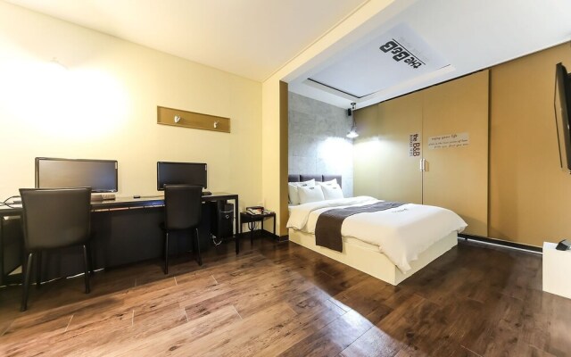 Changwon Buk-myeon The B and B Hotel