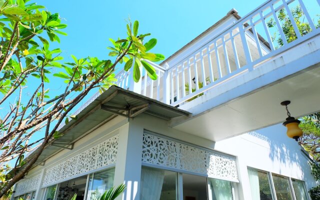 Moeimanee Resort