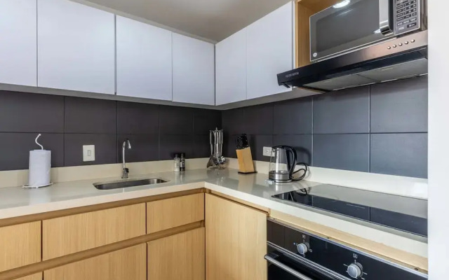 w Upscale 1BR in Cabrera