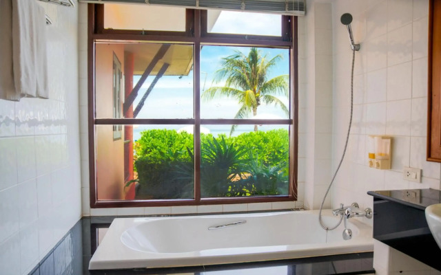 Lanta Casuarina Beach Resort