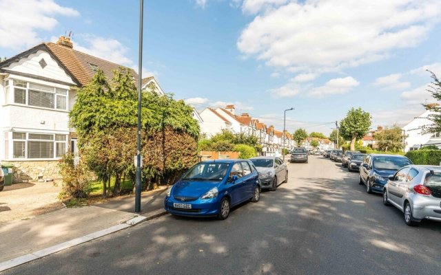 NEW Lux 3BD Family Home W/garden - North London