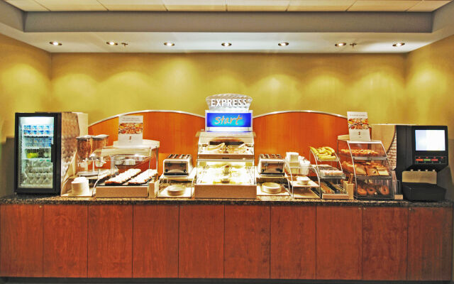 Holiday Inn Express Quebec City - Sainte Foy by IHG