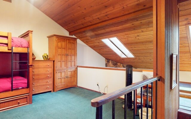 Winterset 12 Centrally Located, Cozy, Washer Dryer by RedAwning