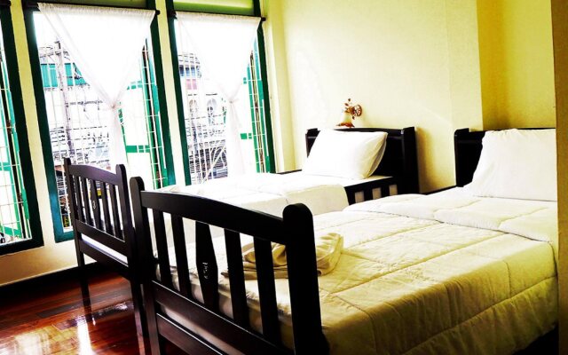 Srisomboon Hostel