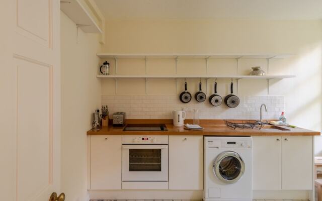 Charming 1Br Home By River Thames Fits 3