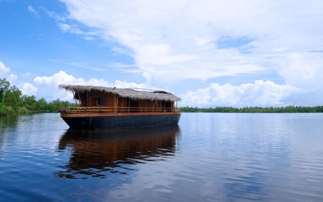 Yathra Houseboat