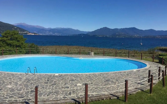 Lake View Pool Apartment in Ranco