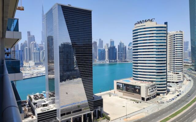 SuperHost - Elite Studio With Balcony Overlooking the Canal