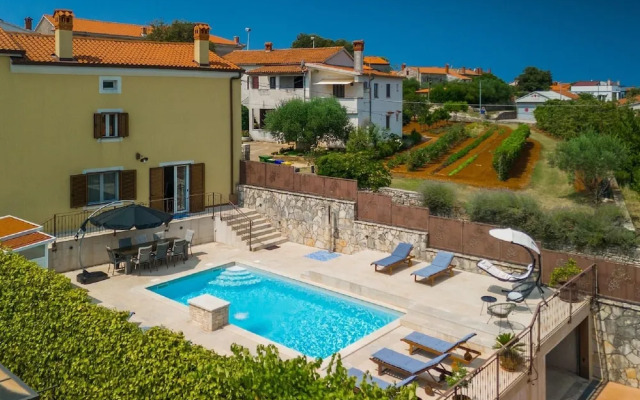 Holiday Home in Rovinjsko With a Pool