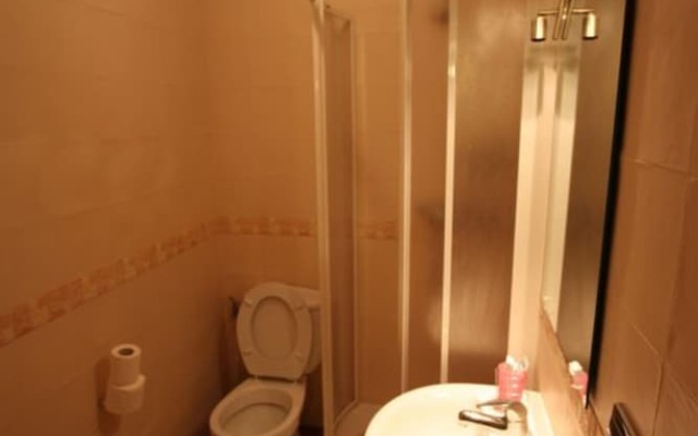 House - 5 Bedrooms - 107654