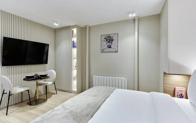 Sublime and new Studio Center of Paris