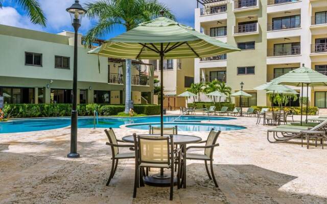 2BR Condo 5 Location w Amazingviews Pool GYM