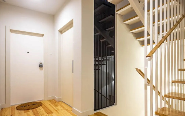 Bonja1 Light-filled Apartment w/ Balcony +AC