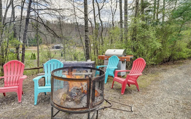 Whittier Vacation Rental Cabin: Pets Welcome!