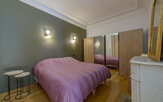 Dream apartment on the Elysee fields