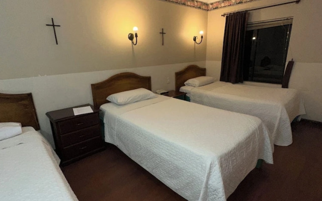 Hotel & Suites El Quijote