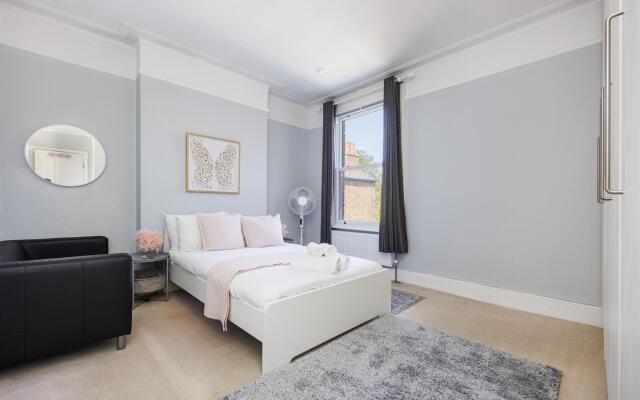 London House Sleeps 12 Free Parking Wifi