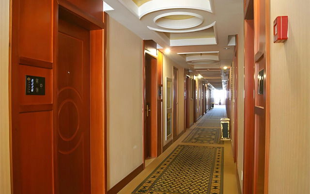 Vienna International Hotel Shanghai Disneyland Tour Shop