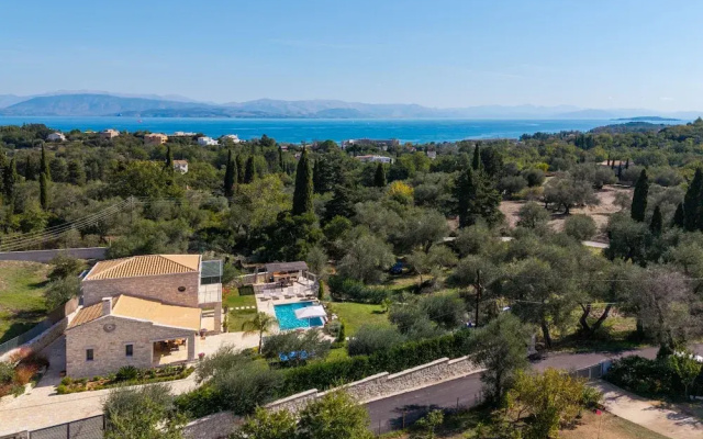Mateo Stone Villa in Kato Korakiana