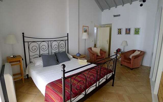 Salvatierra Guest House