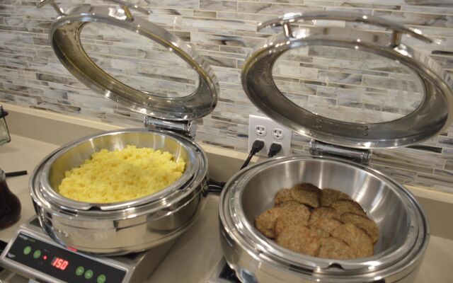 Best Western Plus Bolivar Hotel & Suites