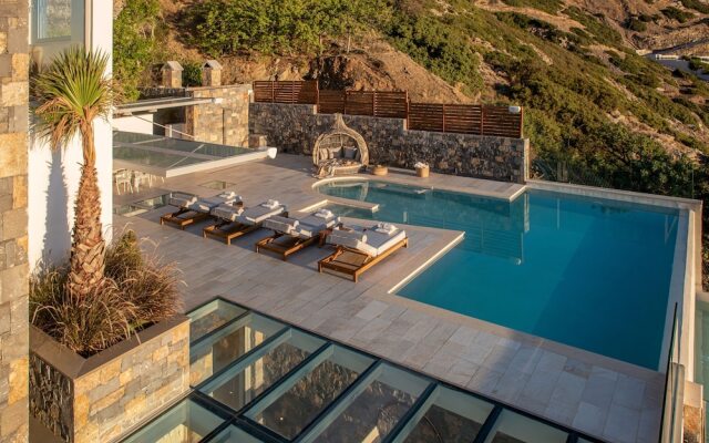 Lady Sea 6 Bedroom Villa with Heated Pool & Private Beach Access
