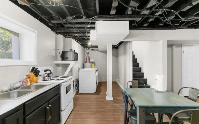 Broadmoor Bungalow - Unit B