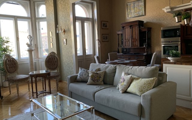 Luxury Apartment by Hi5-Baross Sqr Suite