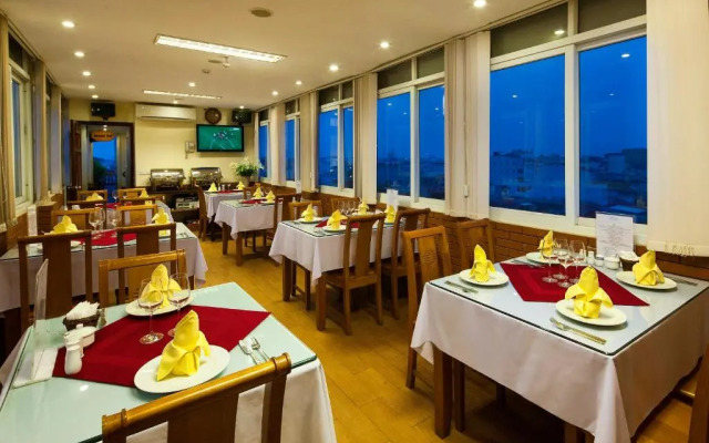 Lucky 3 Hotel & Travel